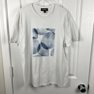 Pre-Owned Express Men's Graphic Art on White Crew Neck T-Shirt, Size M